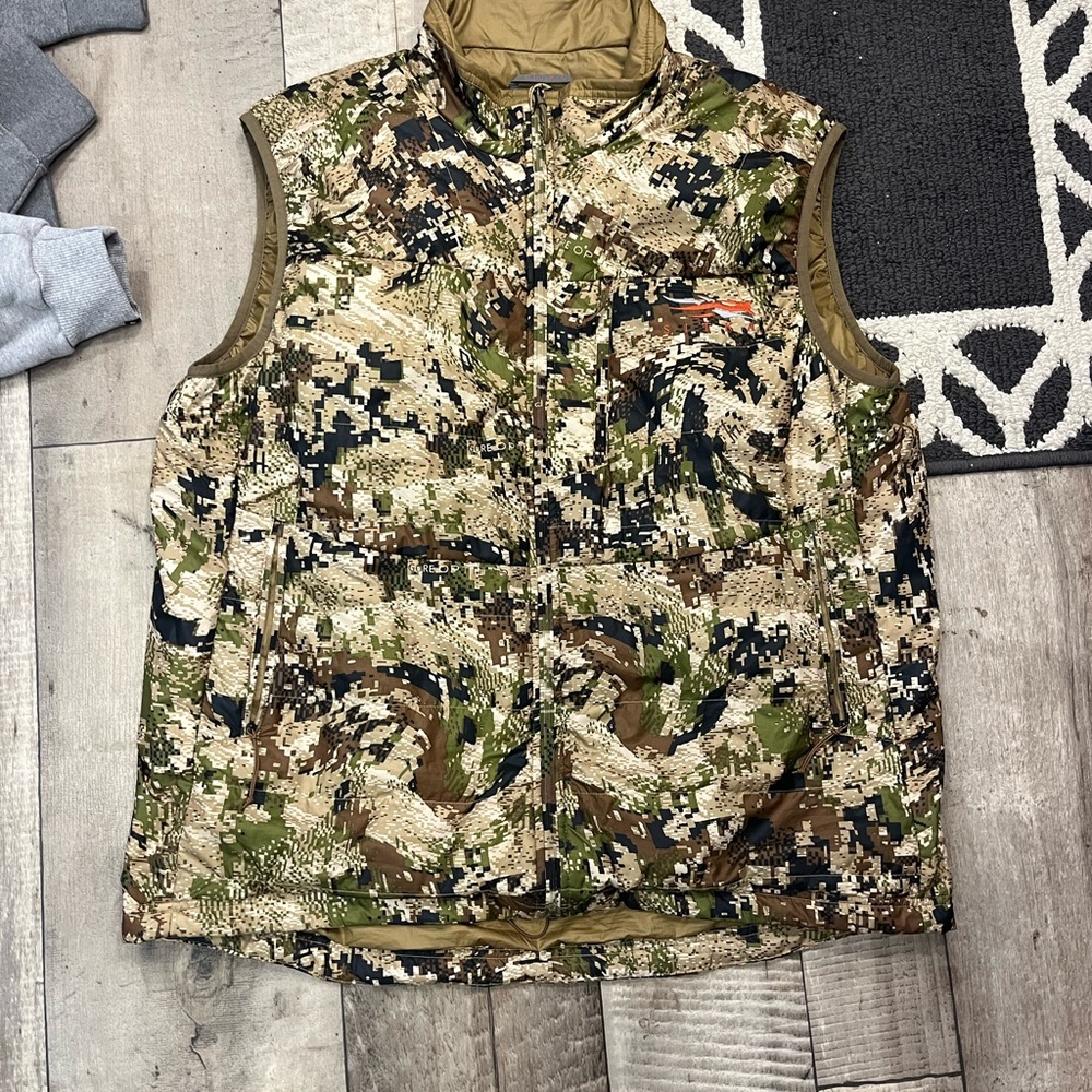 men’s sitka camo puffy vest or hunting vest